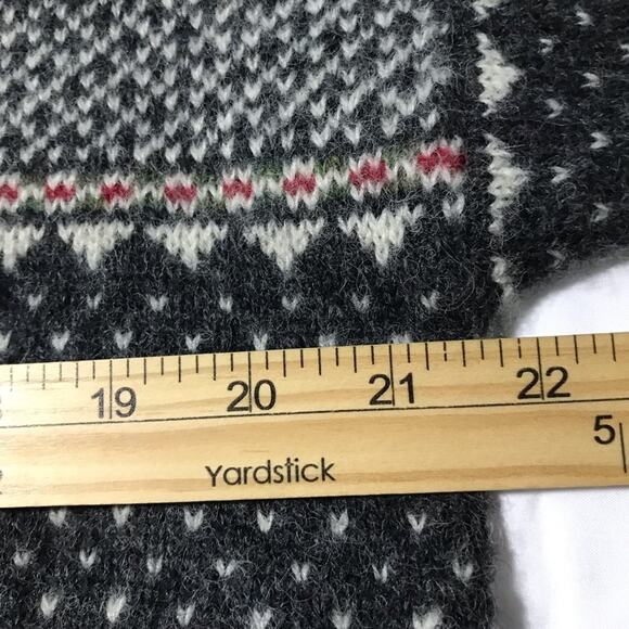 Vintage 80s wool fair isle Nordic snowflake grey womens S cardigan pewter clasps - Picture 5 of 13